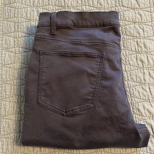 Mens pant with tapered leg